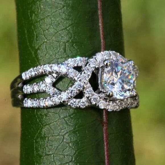 ❤️035❤️ 925 Twisted Shank Diamond Ring, 2.0 to 2.5 cts. 5.78 grams weight. NWOT. - Picture 5 of 12